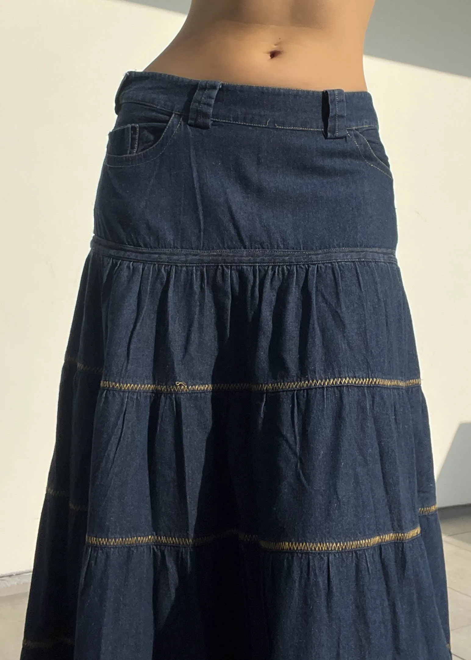 90's Flowy Denim Maxi Skirt (M)