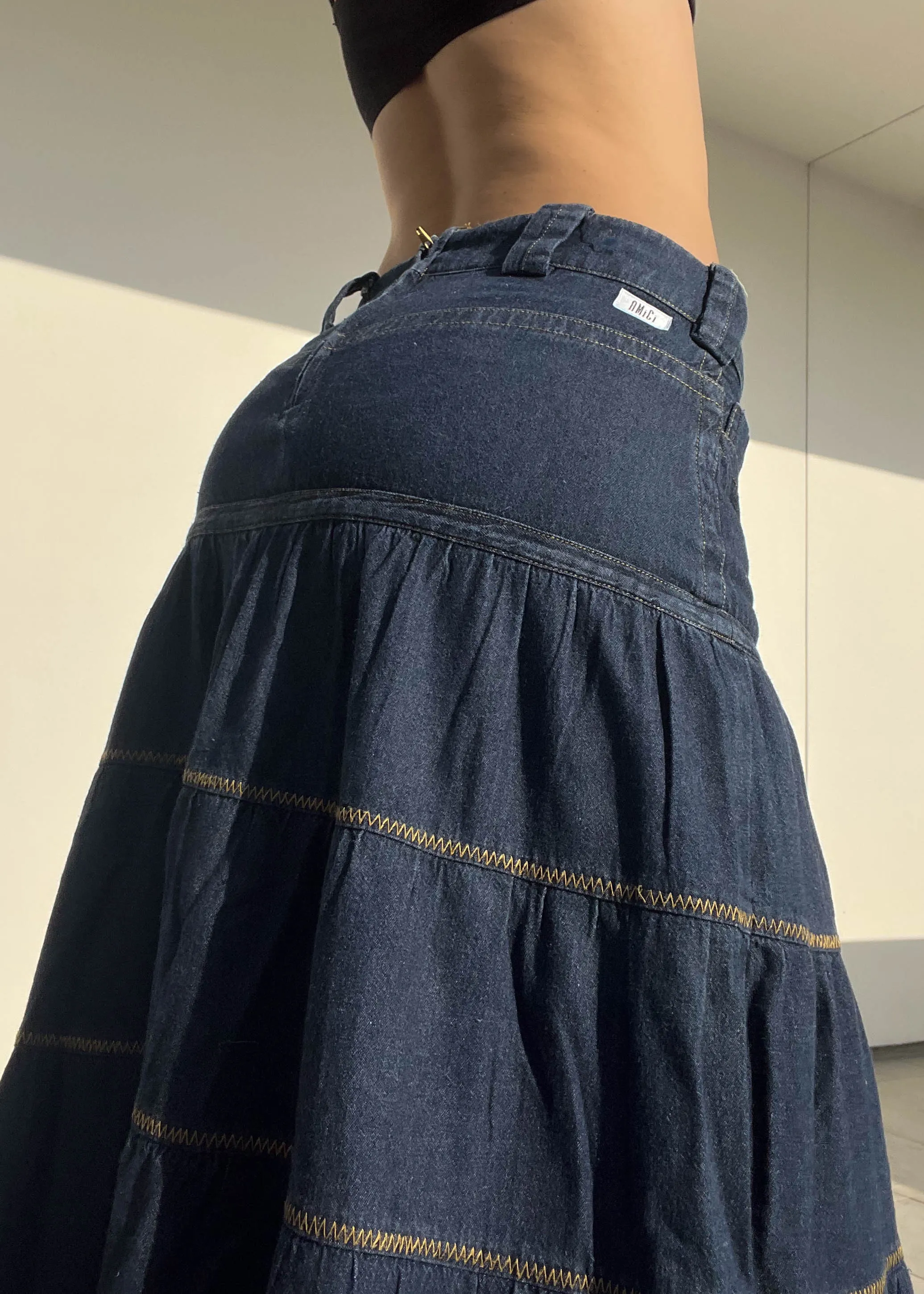 90's Flowy Denim Maxi Skirt (M)