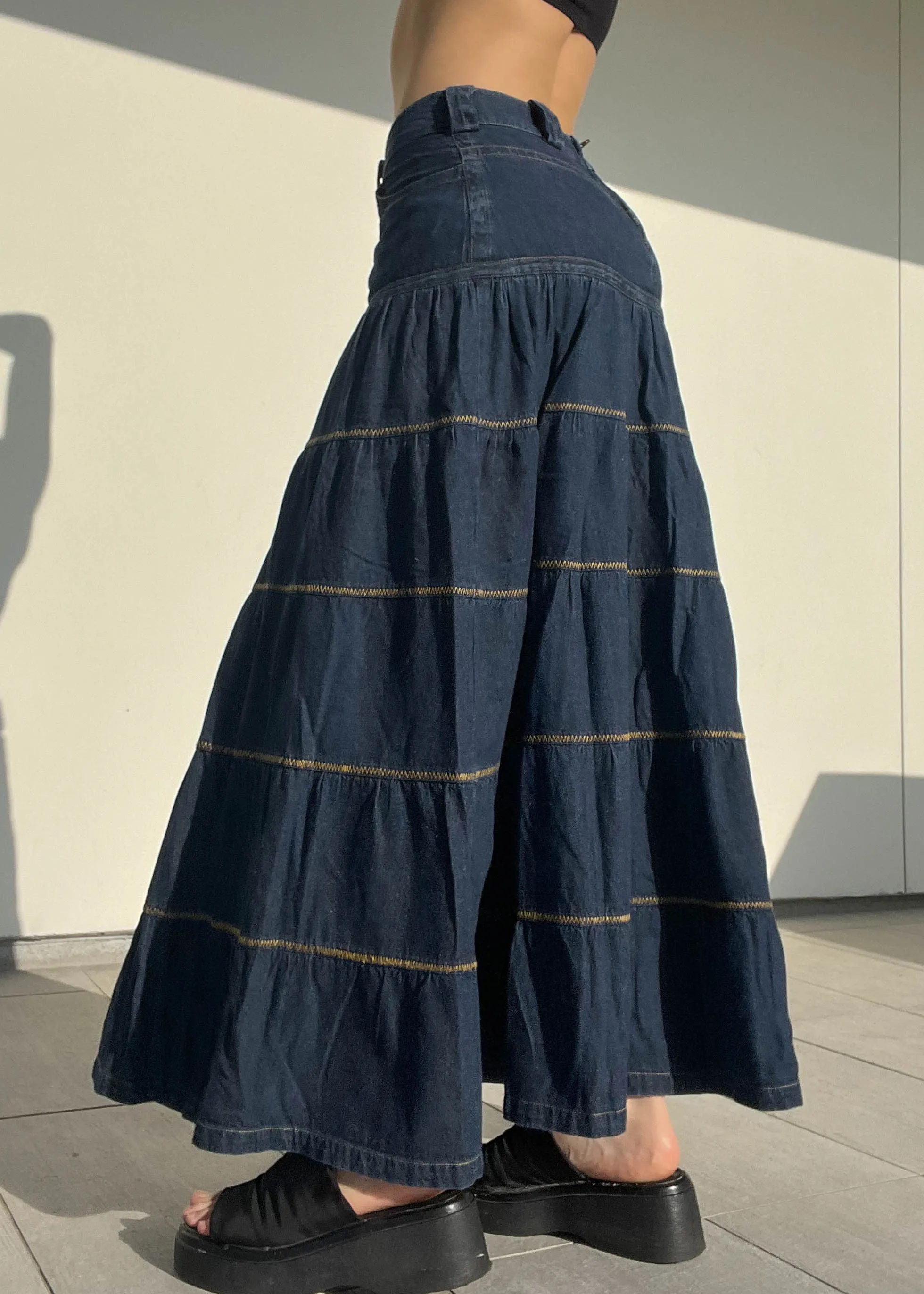 90's Flowy Denim Maxi Skirt (M)