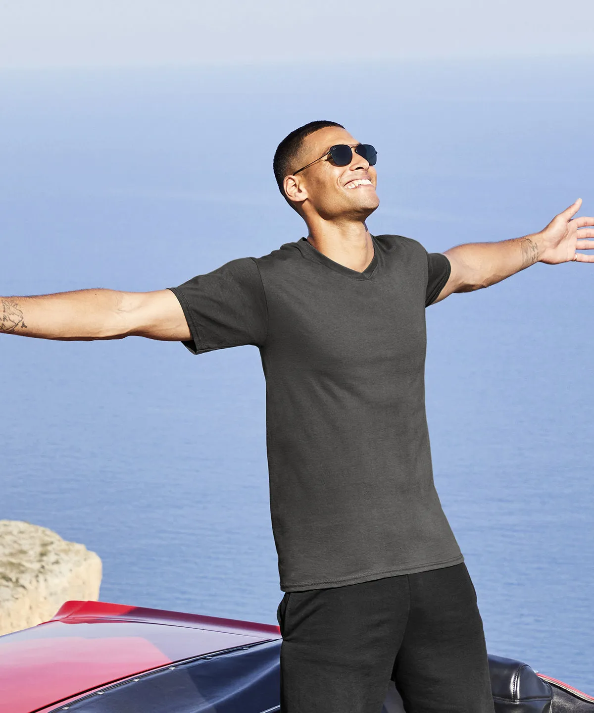 Black* - Valueweight v-neck T