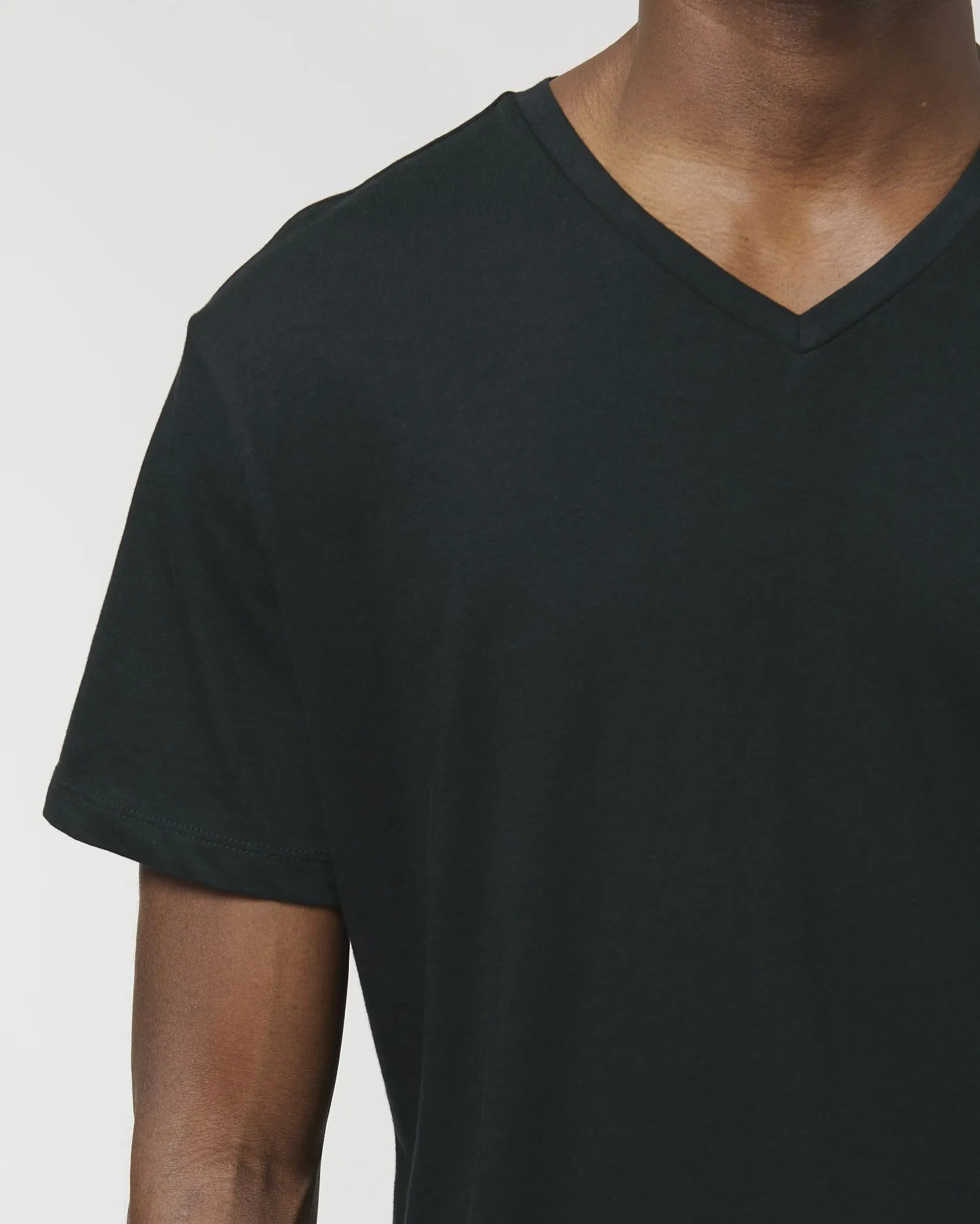 Men's Organic V-Neck T-shirt - 155 g/m² | Presenter STTM562