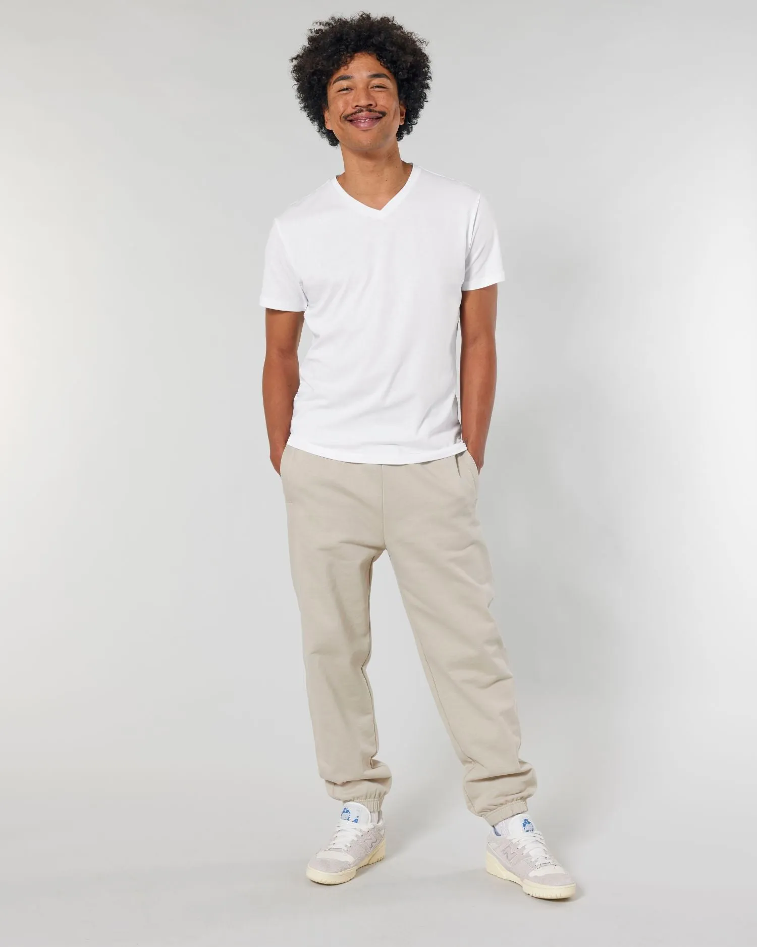 Men's Organic V-Neck T-shirt - 155 g/m² | Presenter STTM562