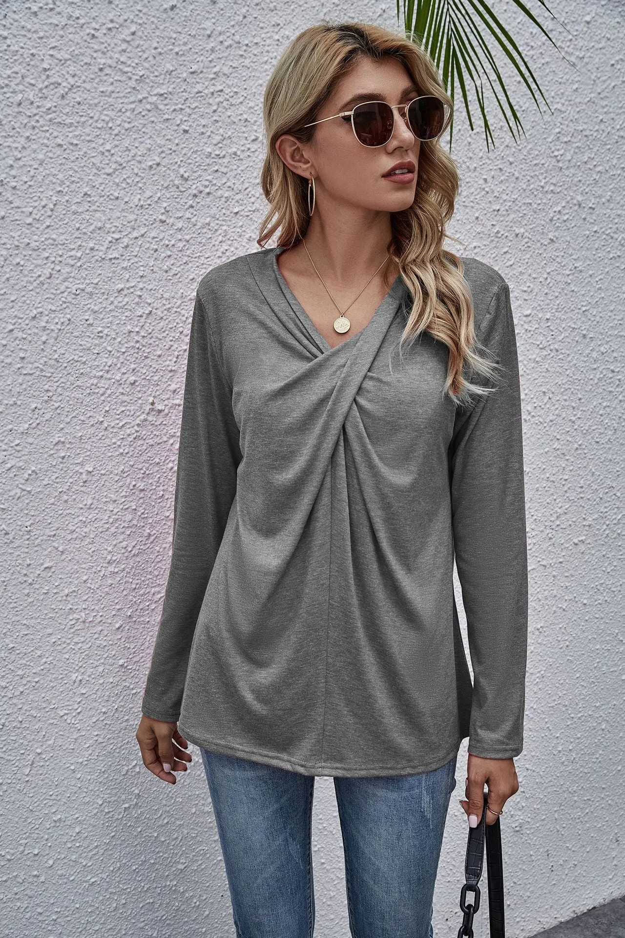 Solid Color V-neck Twisted Long-sleeved T-shirt Spot